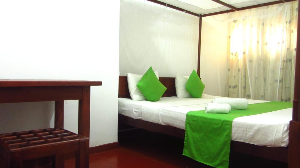 Ocean Voyage Hotel Тангале Екстериор снимка