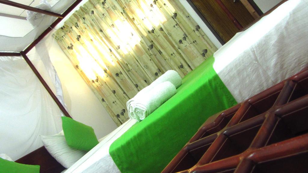 Ocean Voyage Hotel Тангале Екстериор снимка