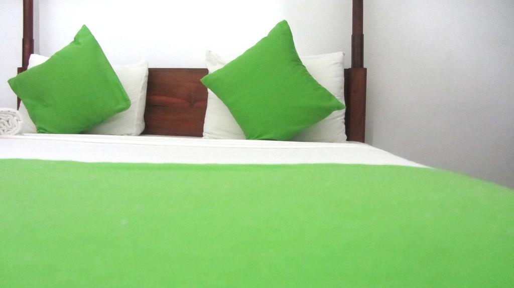 Ocean Voyage Hotel Тангале Екстериор снимка