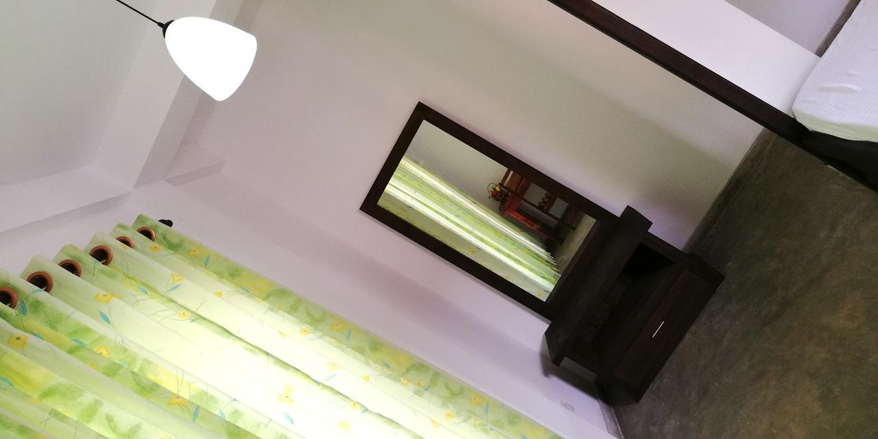 Ocean Voyage Hotel Тангале Екстериор снимка