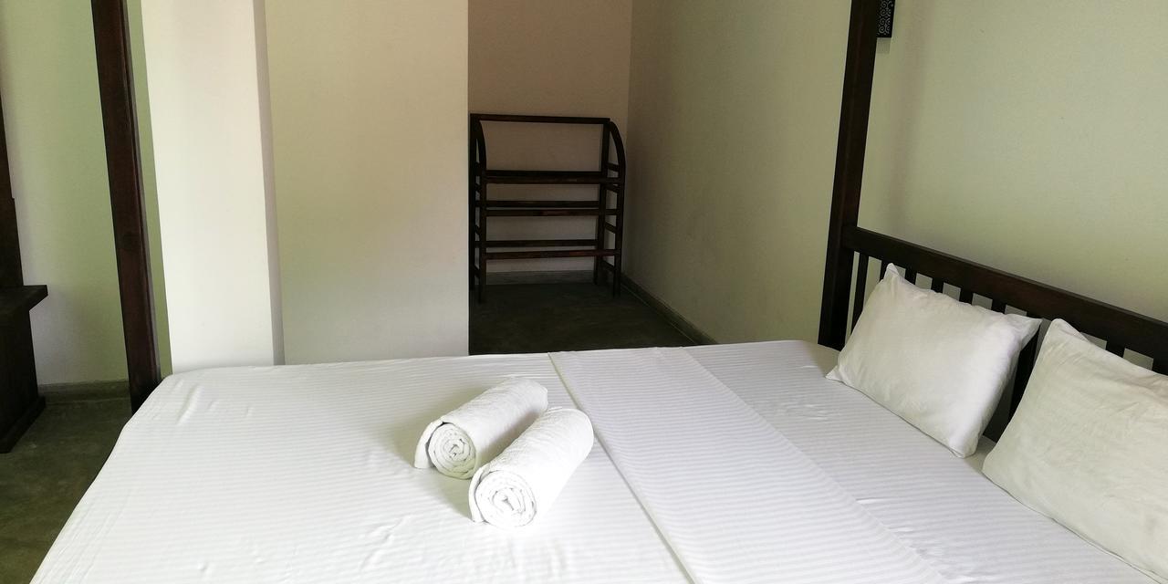 Ocean Voyage Hotel Тангале Екстериор снимка