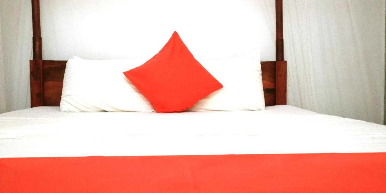 Ocean Voyage Hotel Тангале Екстериор снимка