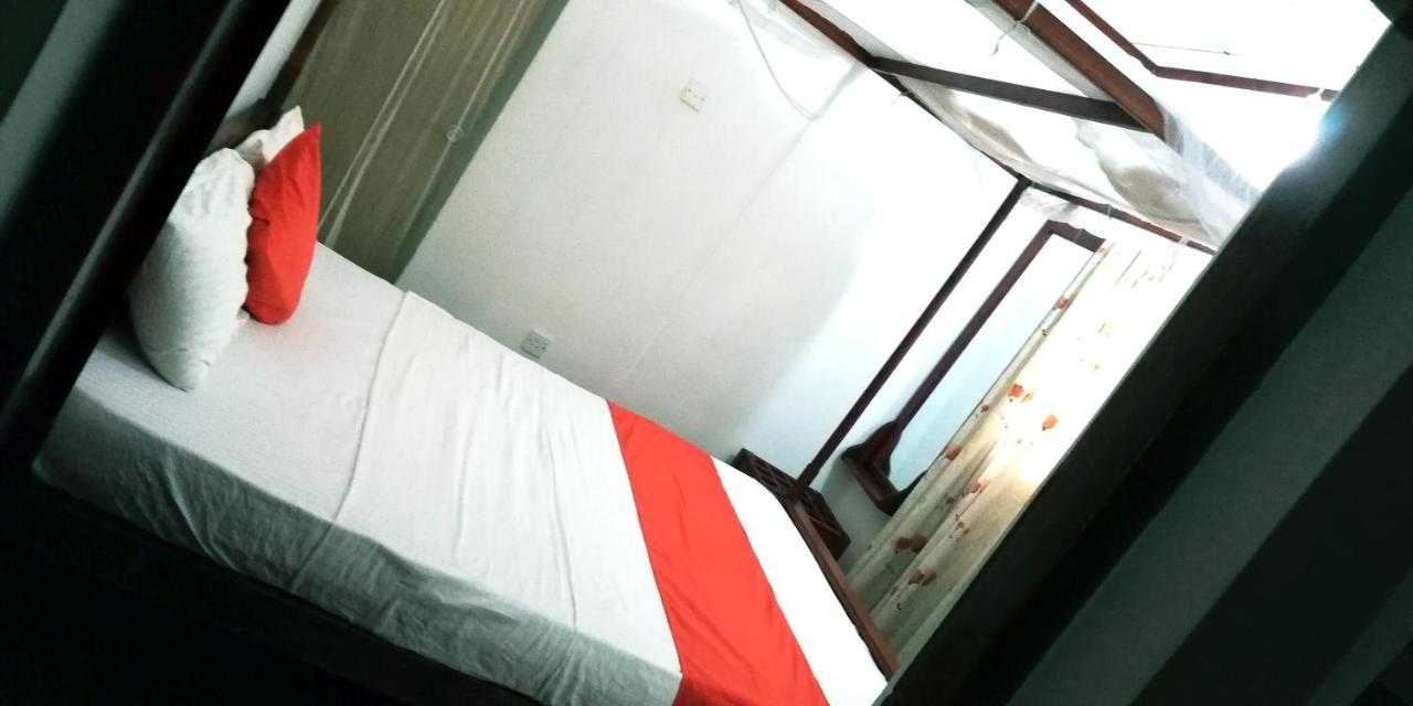 Ocean Voyage Hotel Тангале Екстериор снимка
