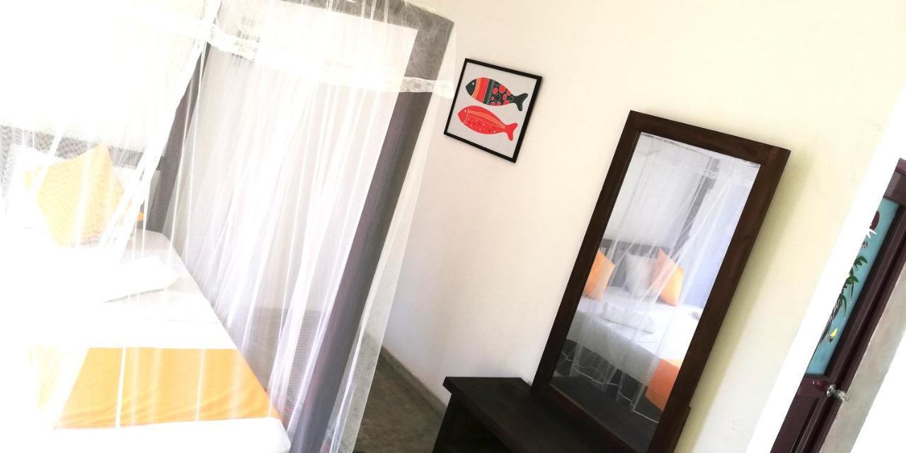 Ocean Voyage Hotel Тангале Екстериор снимка