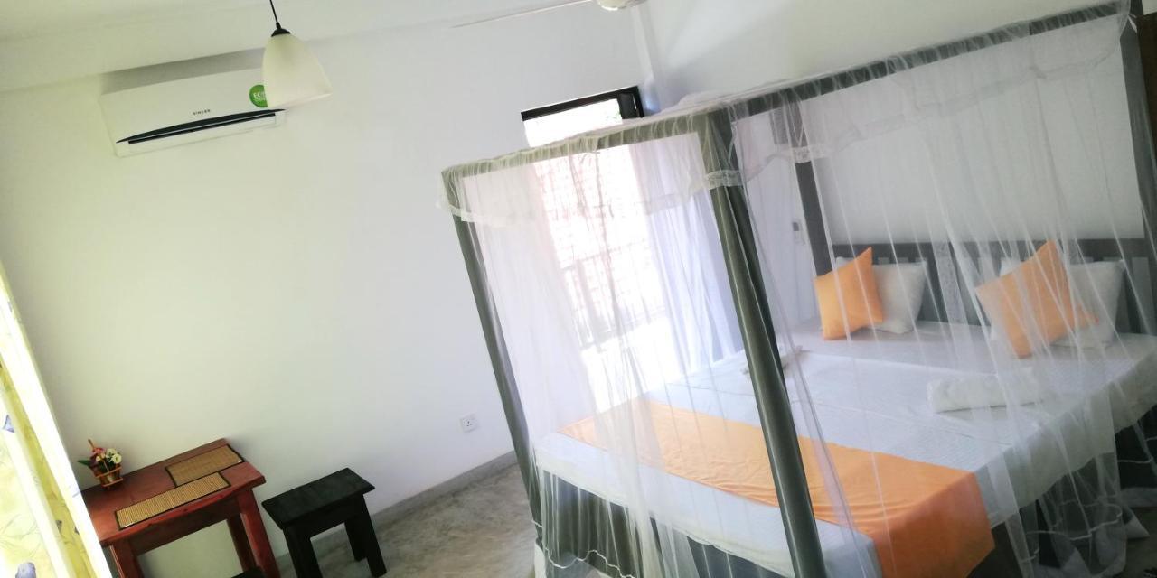 Ocean Voyage Hotel Тангале Екстериор снимка
