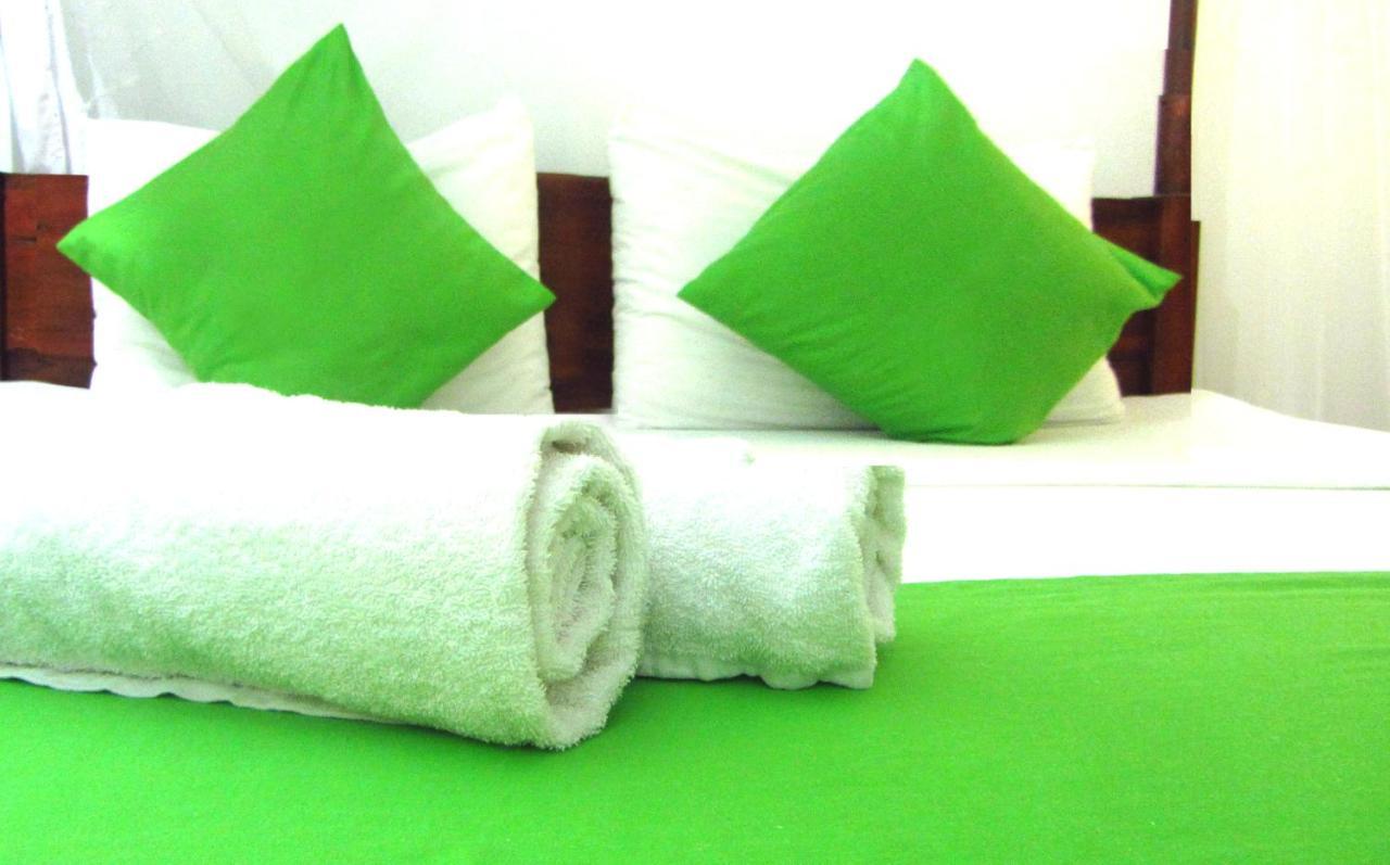 Ocean Voyage Hotel Тангале Екстериор снимка